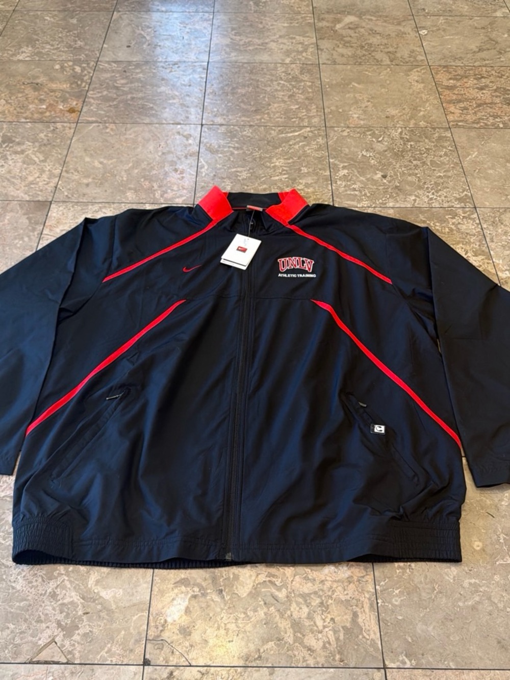 Nike Men’s Black and Red Lightweight Zip Jacket